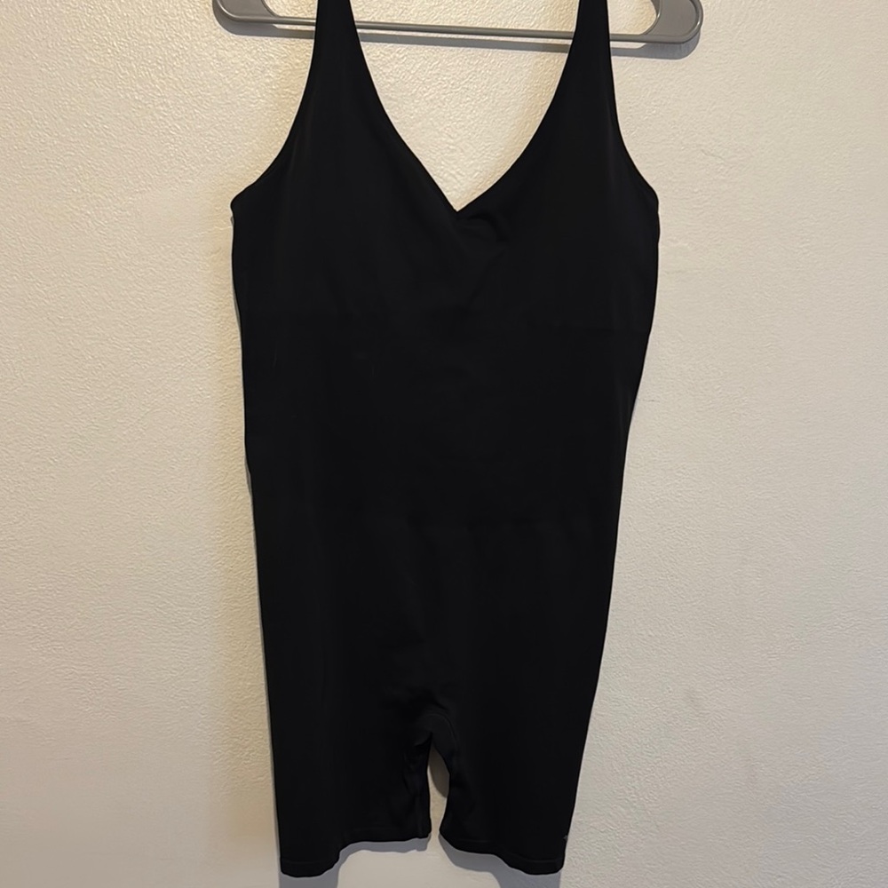 Black Sleeveless Short Bodysuit - Pink Active